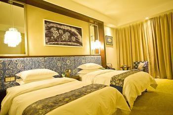 פנגואנג Miaozu Buyi Hotel מראה חיצוני תמונה